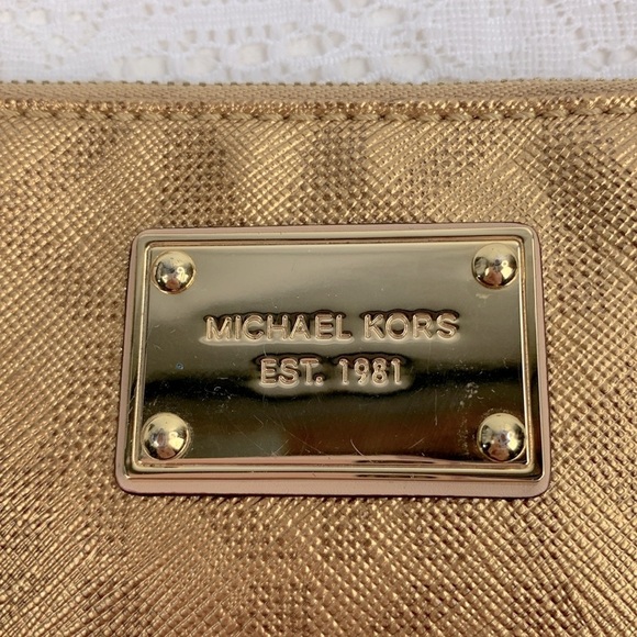 Michael Kors Gold leather Wristlet Clutch Wallet Gold hardware Lined Pocket EUC - Picture 2 of 13